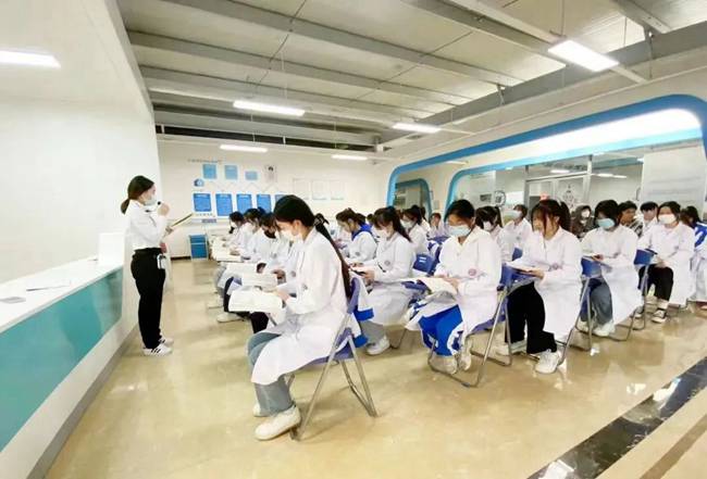 四川五月花技师学院有几个校区,郫县团结校区|金堂校区|康定分校
