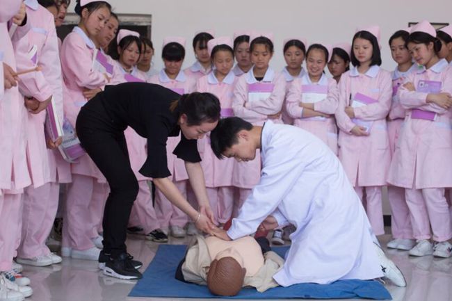 成都华商理工职业学校铁道运输服务专业涉及哪些_成都华商职业学院是公办还是民办